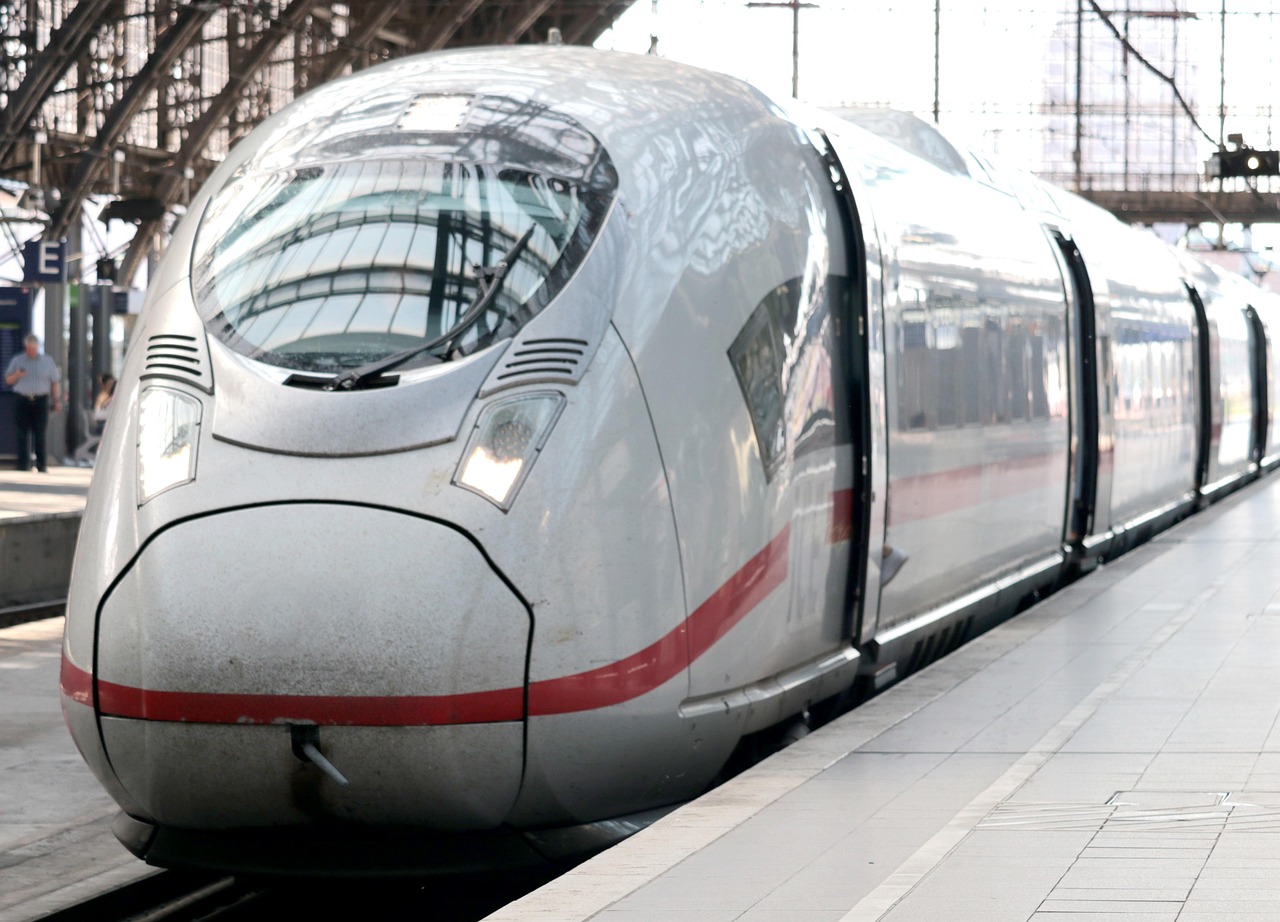 Jakarta-Bandung High-Speed Railway handles 18 mln passenger trips in 3 years - 巴士的報